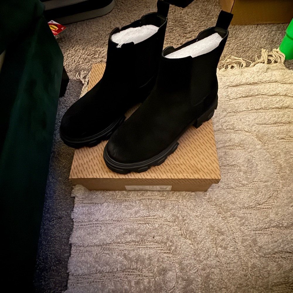 Men’s Urban Outfitters Black Suede Chelsea Boots